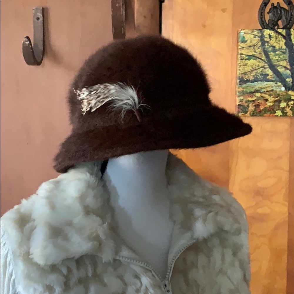 Kangol Brown Angora hat with feather accent
 💕💕